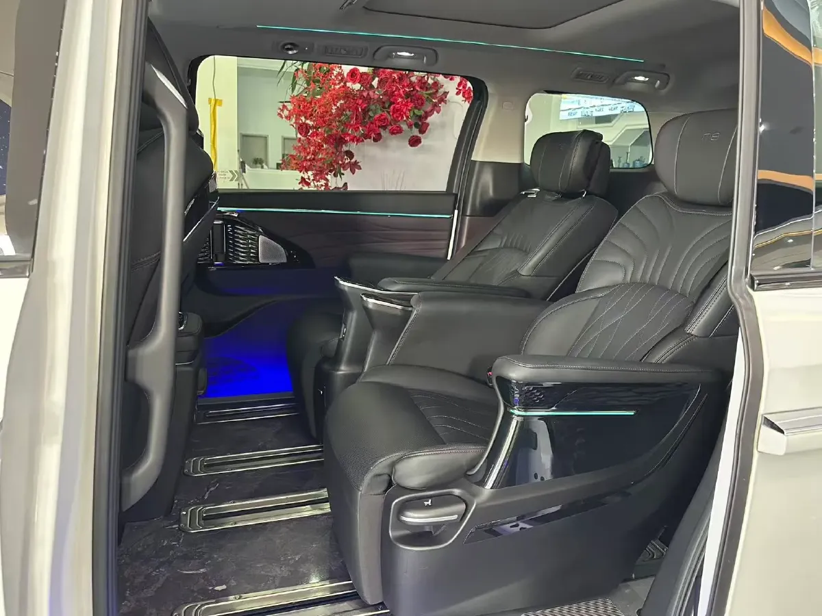 2023 GAC Trumpchi M8 2.0T 252HP L4 8AT,autocango,china used car exporter,china ev exporter,chinese used car exporter,chinese used ev exporter