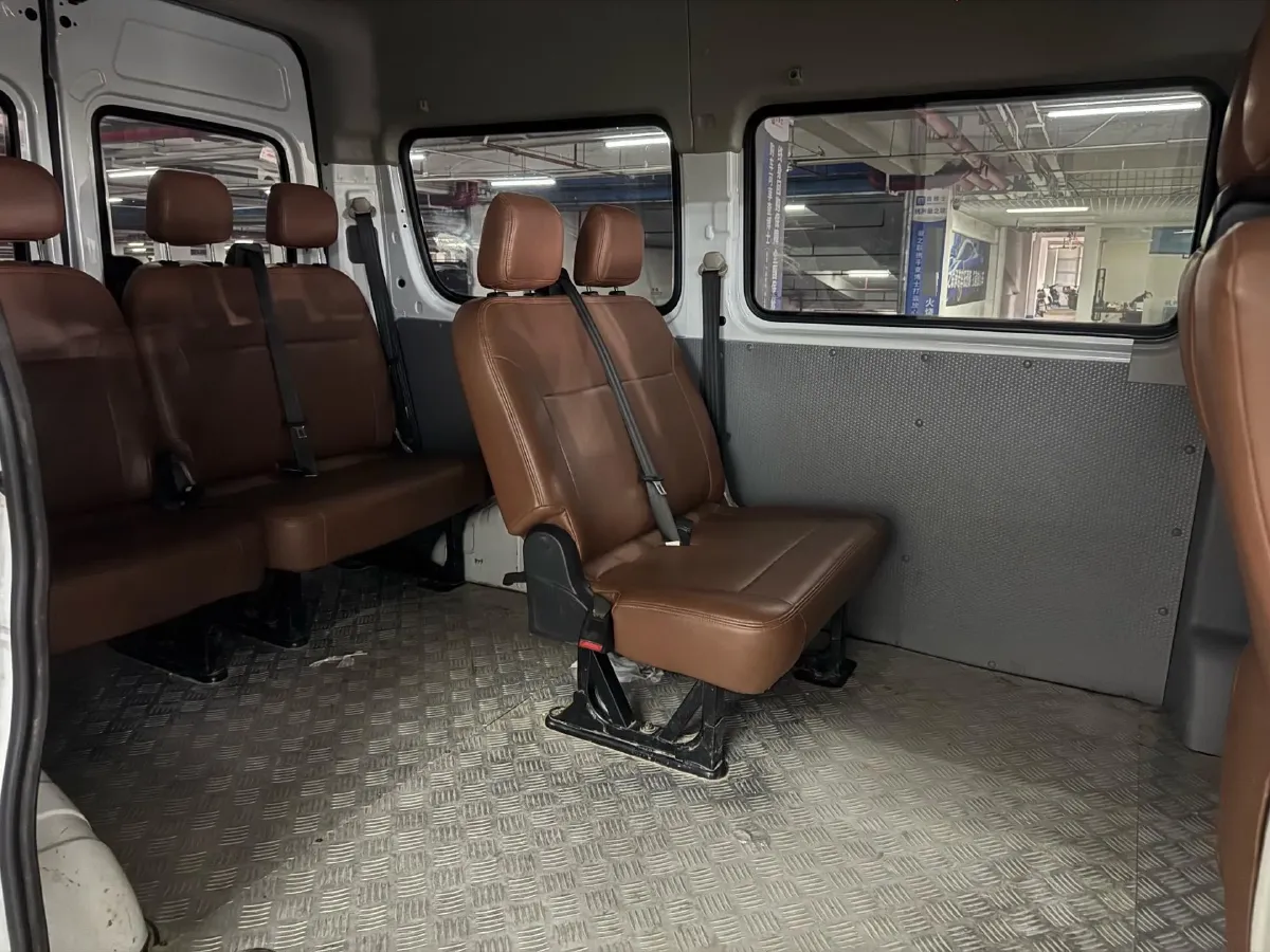 2015 MAXUS XinTu V80 2.5T 136HP L4 5MT,autocango,china used car exporter,china ev exporter,chinese used car exporter,chinese used ev exporter