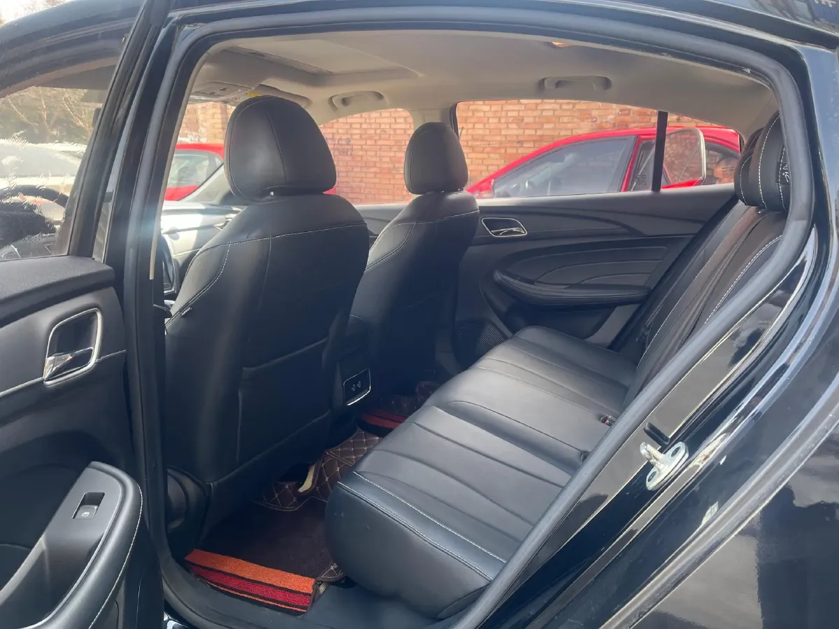 2020 Roewe i5 1.5L 120HP L4 CVT,autocango,china used car exporter,china ev exporter,chinese used car exporter,chinese used ev exporter