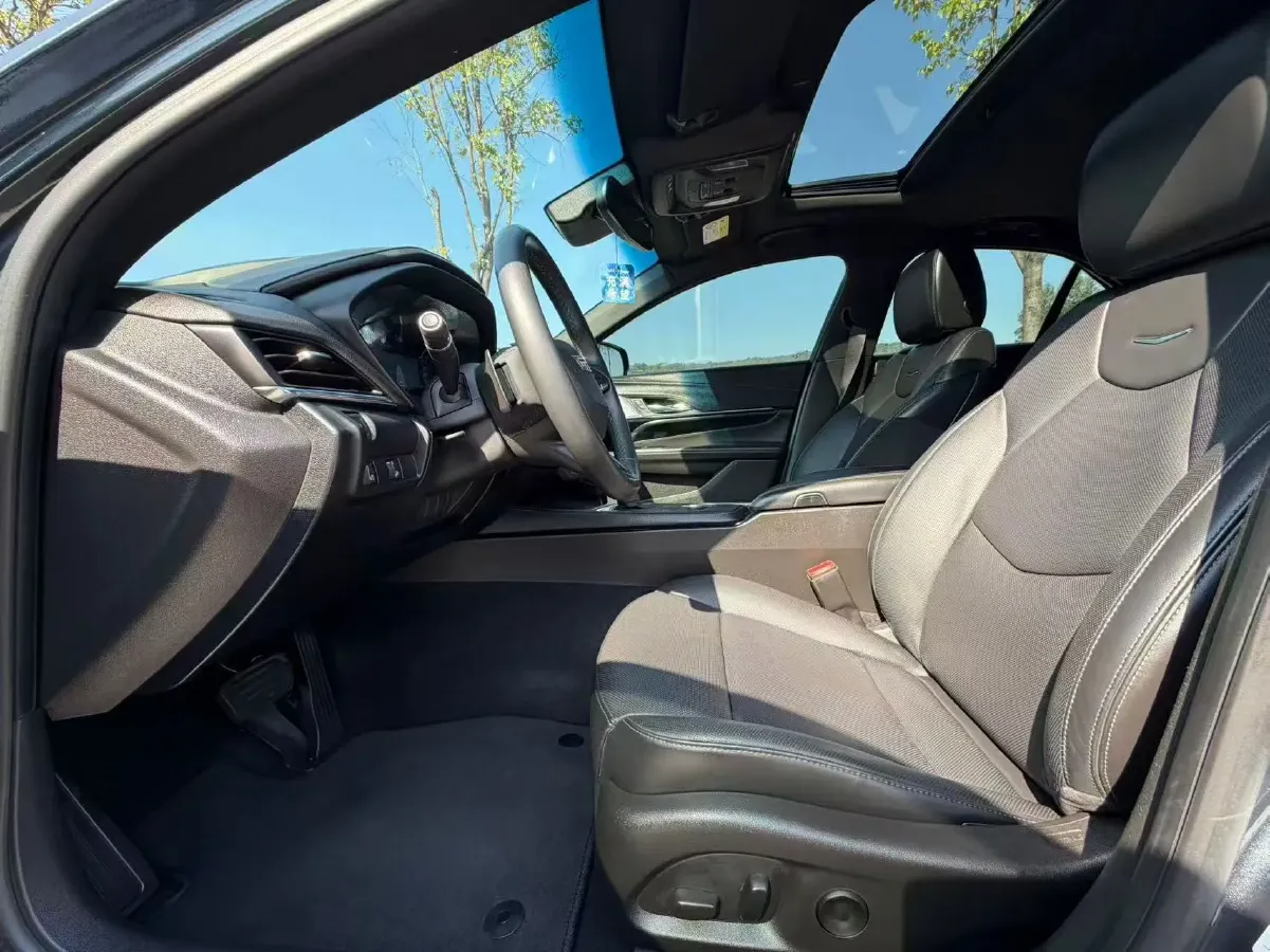 2023 Cadillac CT4 2.0T 237HP L4 8AT,autocango,china used car exporter,china ev exporter,chinese used car exporter,chinese used ev exporter