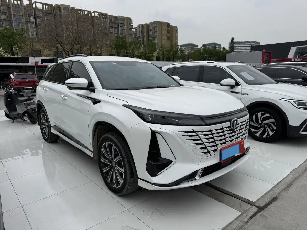 2023 ChangAn CS75 Plus 2.0T 233HP L4 8AT,autocango,china used car exporter,china ev exporter,chinese used car exporter,chinese used ev exporter