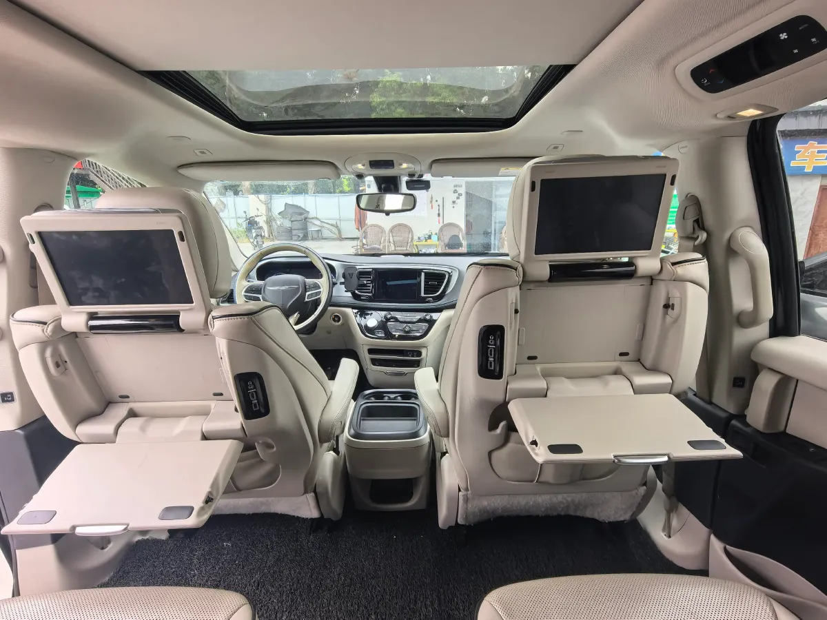 2018 Chrysler Pacifica 3.6L 245HP V6 E-CVT PHEV 16KWH,autocango,china used car exporter,china ev exporter,chinese used car exporter,chinese used ev exporter