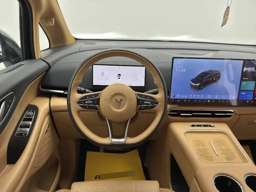 2025 Voyah Dream 1.5T 150HP L4 PHEV 41.7KWH,autocango,china used car exporter,china ev exporter,chinese used car exporter,chinese used ev exporter