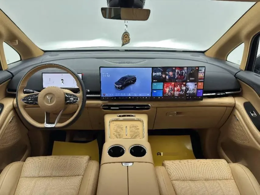 2025 Voyah Dream 1.5T 150HP L4 PHEV 41.7KWH,autocango,china used car exporter,china ev exporter,chinese used car exporter,chinese used ev exporter