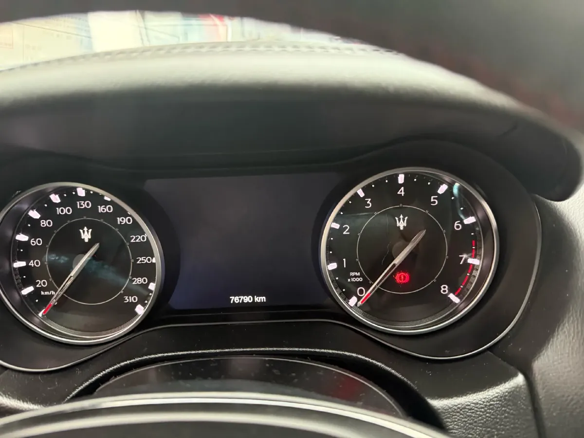 2021 Maserati Ghibli 2.0T 330HP L4 8AT,autocango,china used car exporter,china ev exporter,chinese used car exporter,chinese used ev exporter