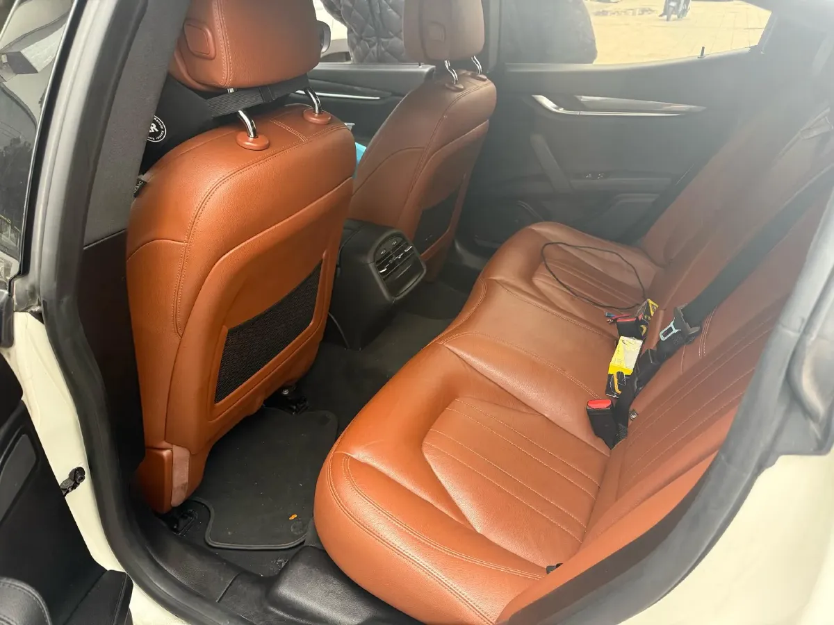 2021 Maserati Ghibli 2.0T 330HP L4 8AT,autocango,china used car exporter,china ev exporter,chinese used car exporter,chinese used ev exporter