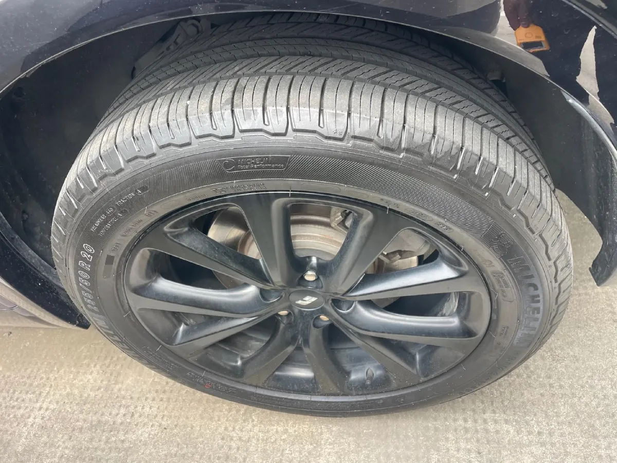 2020 Li ONE Range Extended 131HP REEV 40.5KWH,autocango,china used car exporter,china ev exporter,chinese used car exporter,chinese used ev exporter