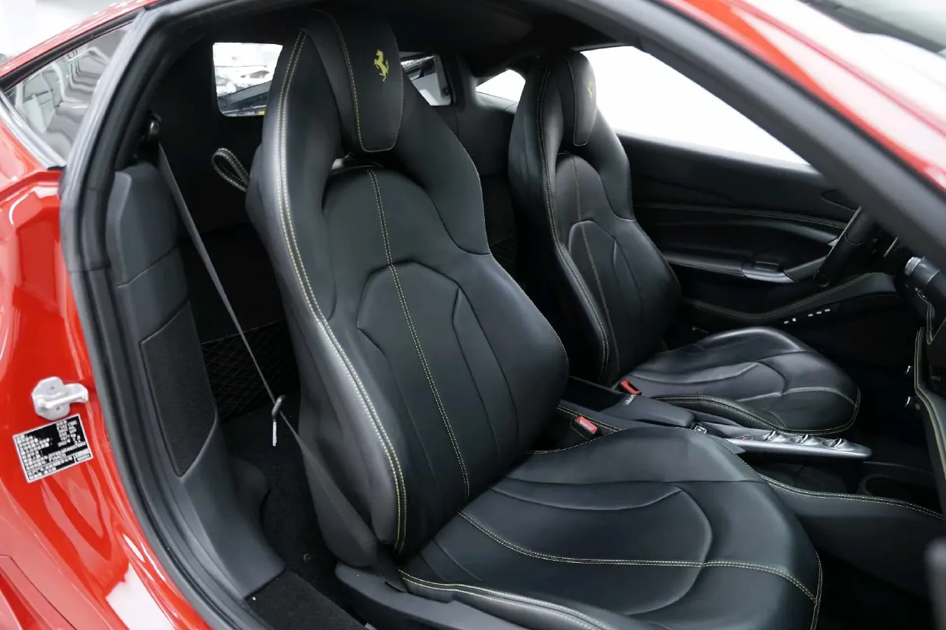 2019 Aston Martin DB11 5.2T 639HP V12 8AT,autocango,china used car exporter,china ev exporter,chinese used car exporter,chinese used ev exporter