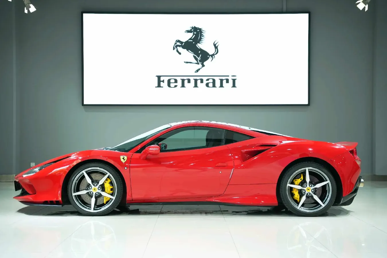 2019 Aston Martin DB11 5.2T 639HP V12 8AT,autocango,china used car exporter,china ev exporter,chinese used car exporter,chinese used ev exporter