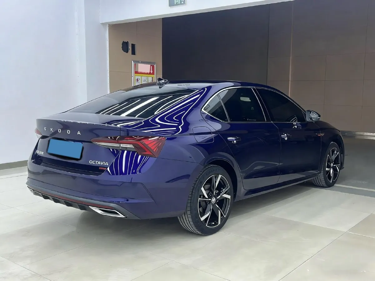 2021 Skoda Octavia 1.4T 150HP L4 7DCT,autocango,china used car exporter,china ev exporter,chinese used car exporter,chinese used ev exporter
