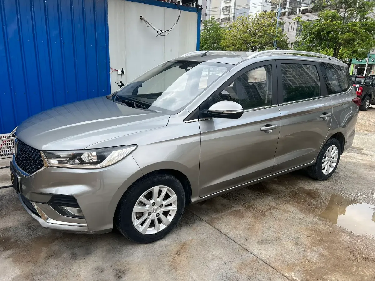 2019 BaoJun 360 1.5L 105HP L4 5AMT,autocango,china used car exporter,china ev exporter,chinese used car exporter,chinese used ev exporter