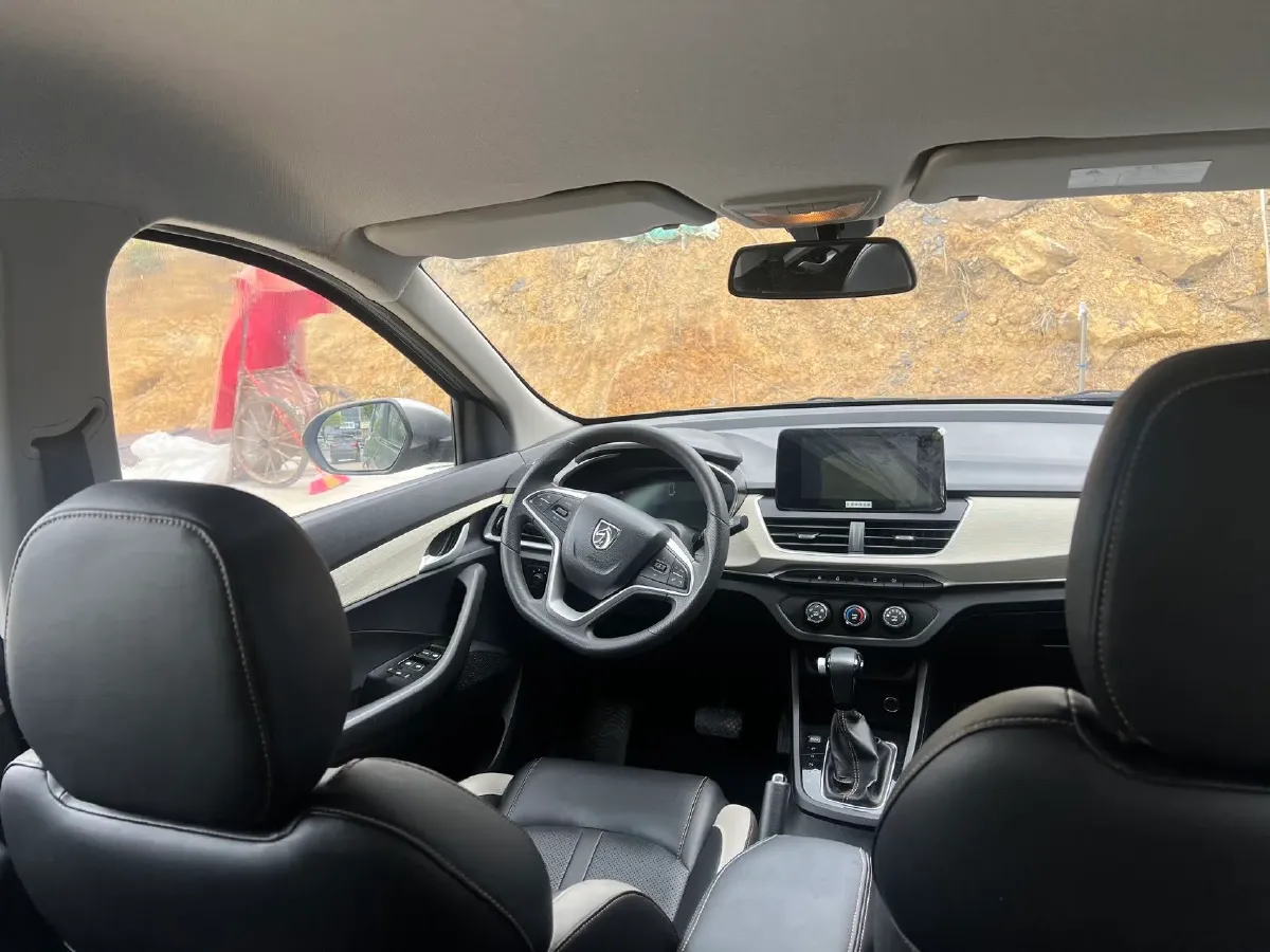 2019 BaoJun 360 1.5L 105HP L4 5AMT,autocango,china used car exporter,china ev exporter,chinese used car exporter,chinese used ev exporter