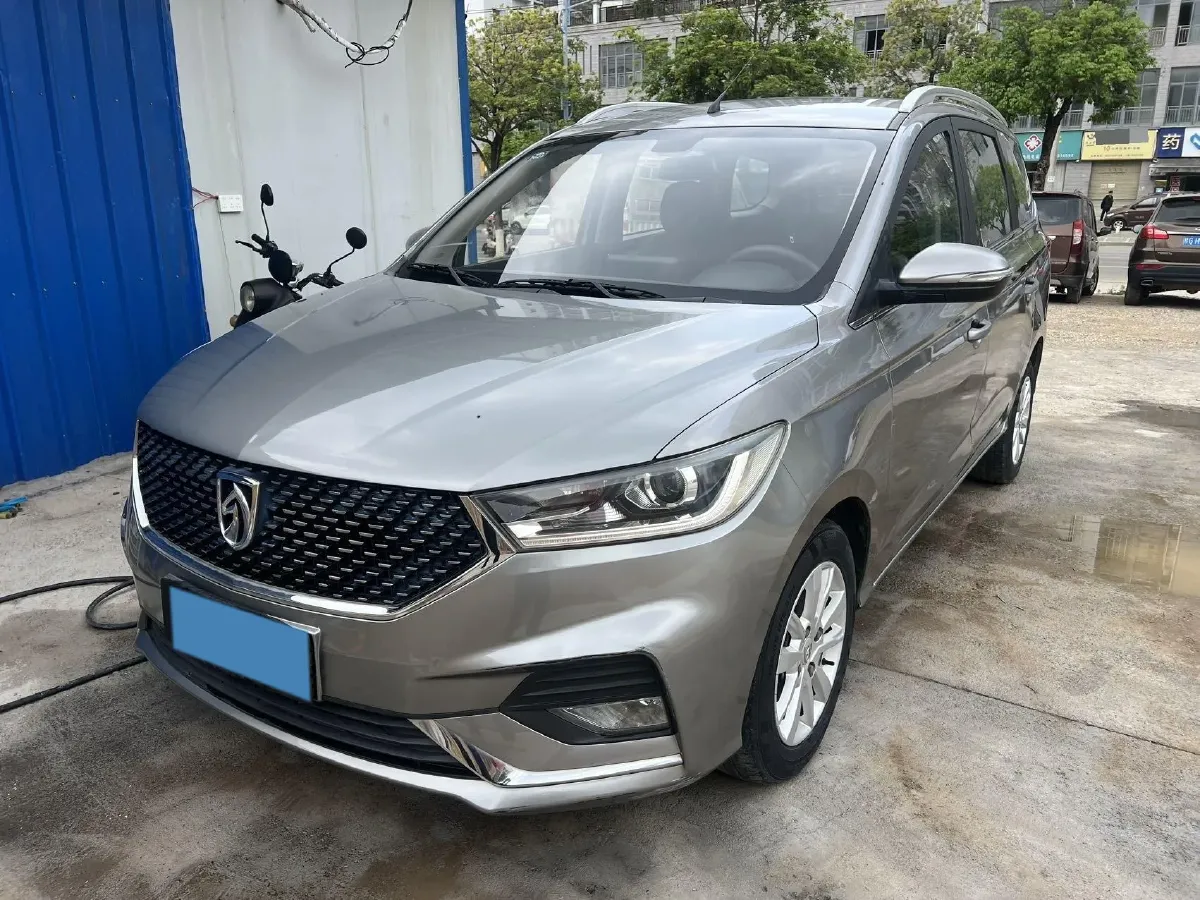 2019 BaoJun 360 1.5L 105HP L4 5AMT,autocango,china used car exporter,china ev exporter,chinese used car exporter,chinese used ev exporter