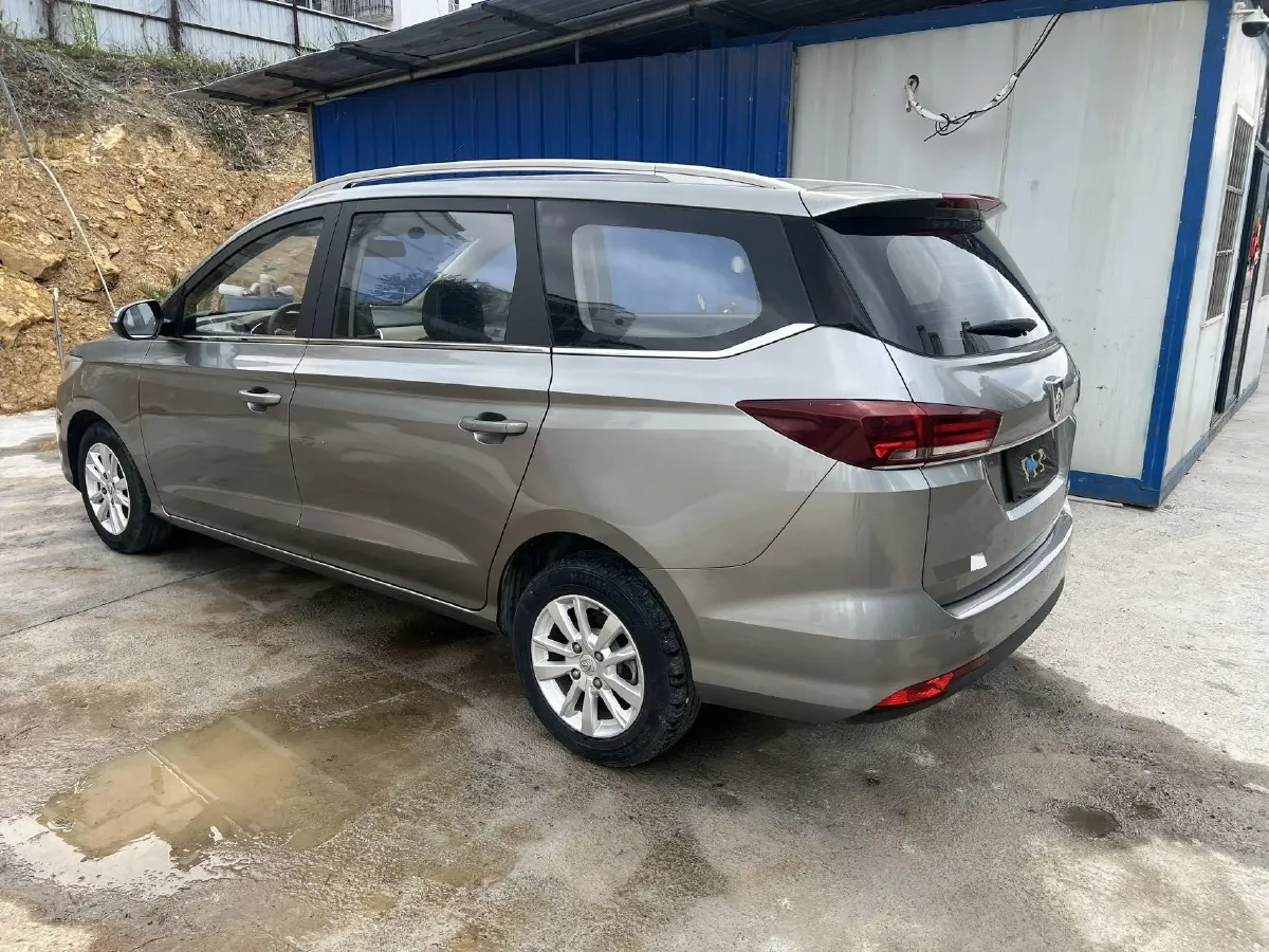 2019 BaoJun 360 1.5L 105HP L4 5AMT,autocango,china used car exporter,china ev exporter,chinese used car exporter,chinese used ev exporter