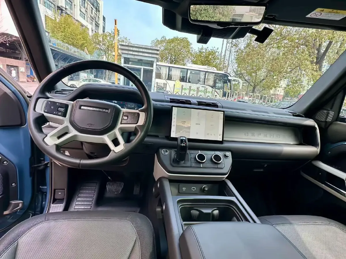2022 Land Rover Defender 2.0T 300HP L4 8AT,autocango,china used car exporter,china ev exporter,chinese used car exporter,chinese used ev exporter