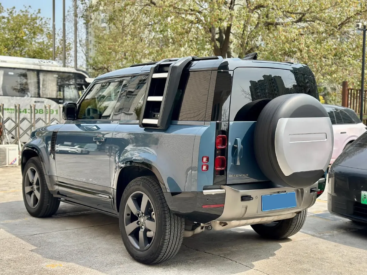2022 Land Rover Defender 2.0T 300HP L4 8AT,autocango,china used car exporter,china ev exporter,chinese used car exporter,chinese used ev exporter