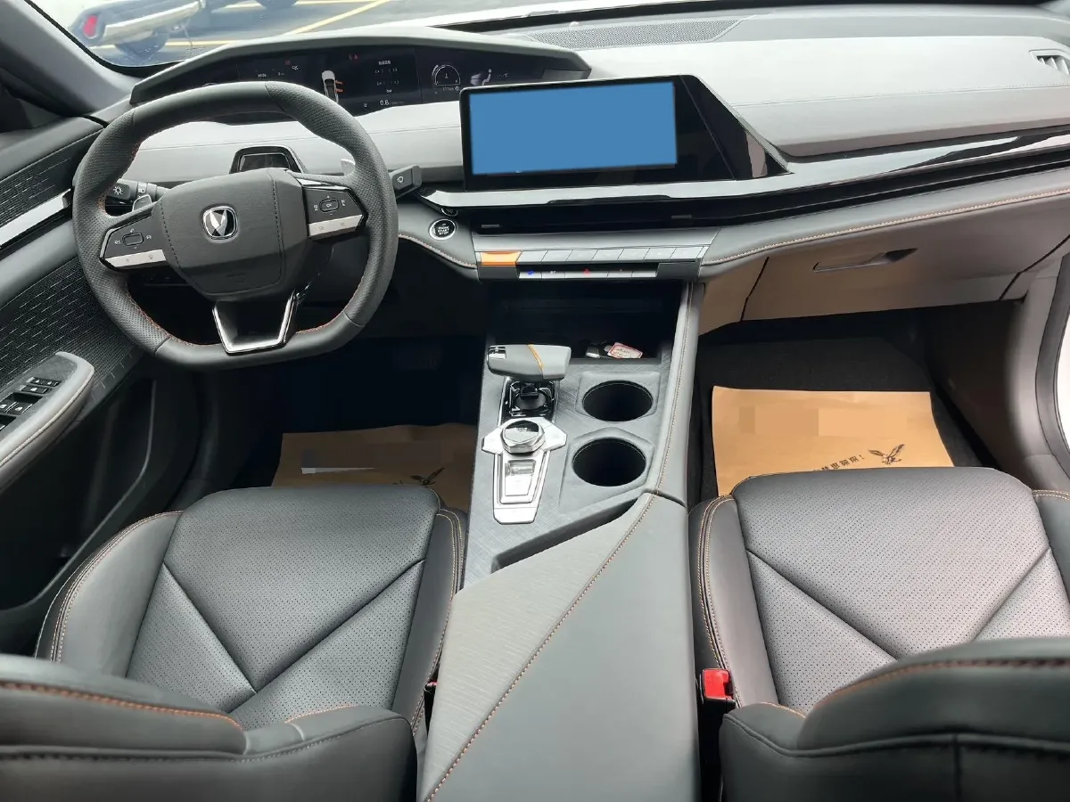 2022 ChangAn UNI-V 1.5T 188HP L4 7DCT,autocango,china used car exporter,china ev exporter,chinese used car exporter,chinese used ev exporter