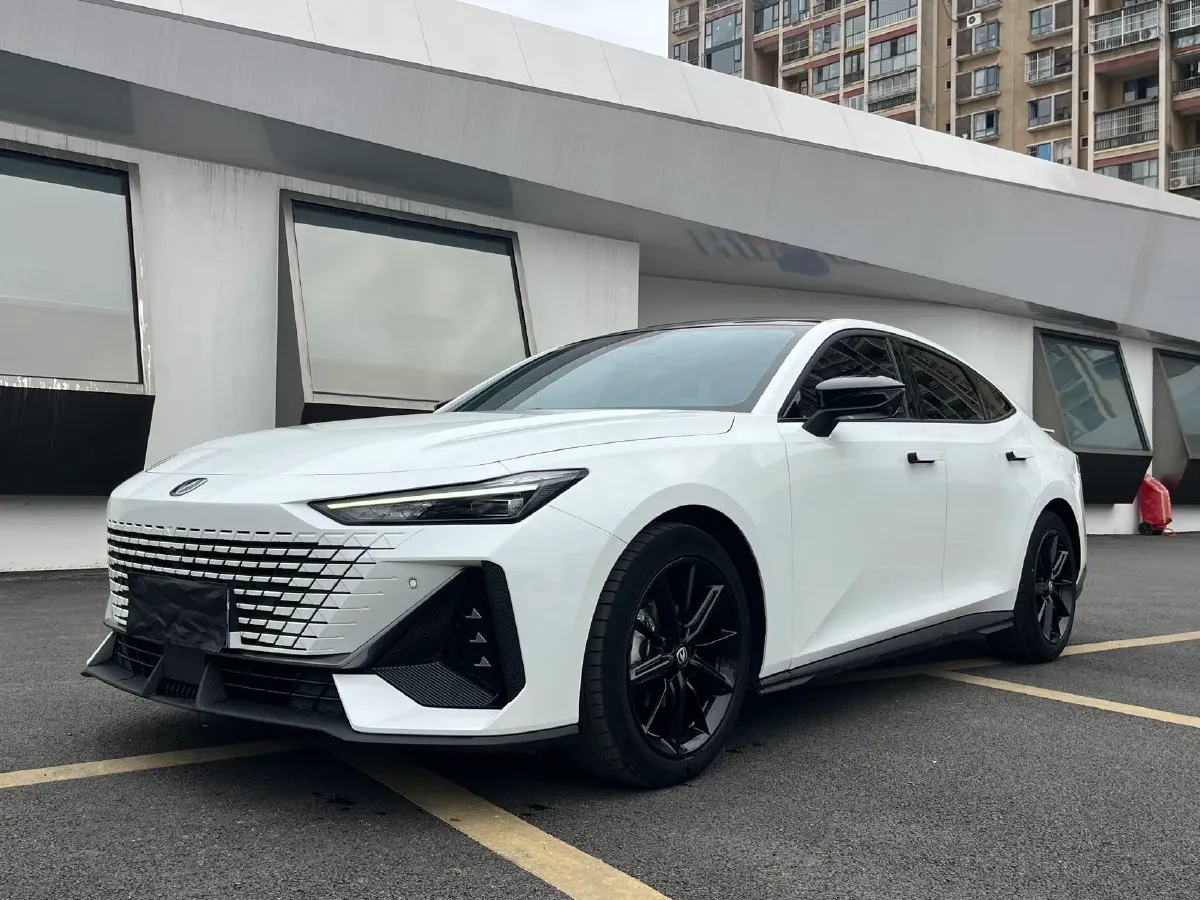 2022 ChangAn UNI-V 1.5T 188HP L4 7DCT,autocango,china used car exporter,china ev exporter,chinese used car exporter,chinese used ev exporter