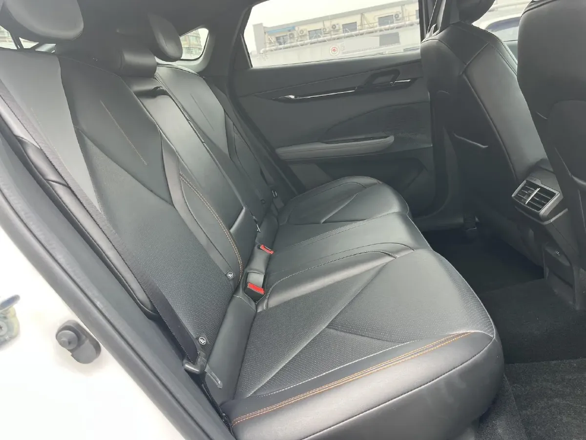 2022 ChangAn UNI-V 1.5T 188HP L4 7DCT,autocango,china used car exporter,china ev exporter,chinese used car exporter,chinese used ev exporter