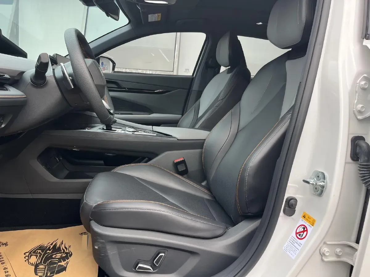 2022 ChangAn UNI-V 1.5T 188HP L4 7DCT,autocango,china used car exporter,china ev exporter,chinese used car exporter,chinese used ev exporter