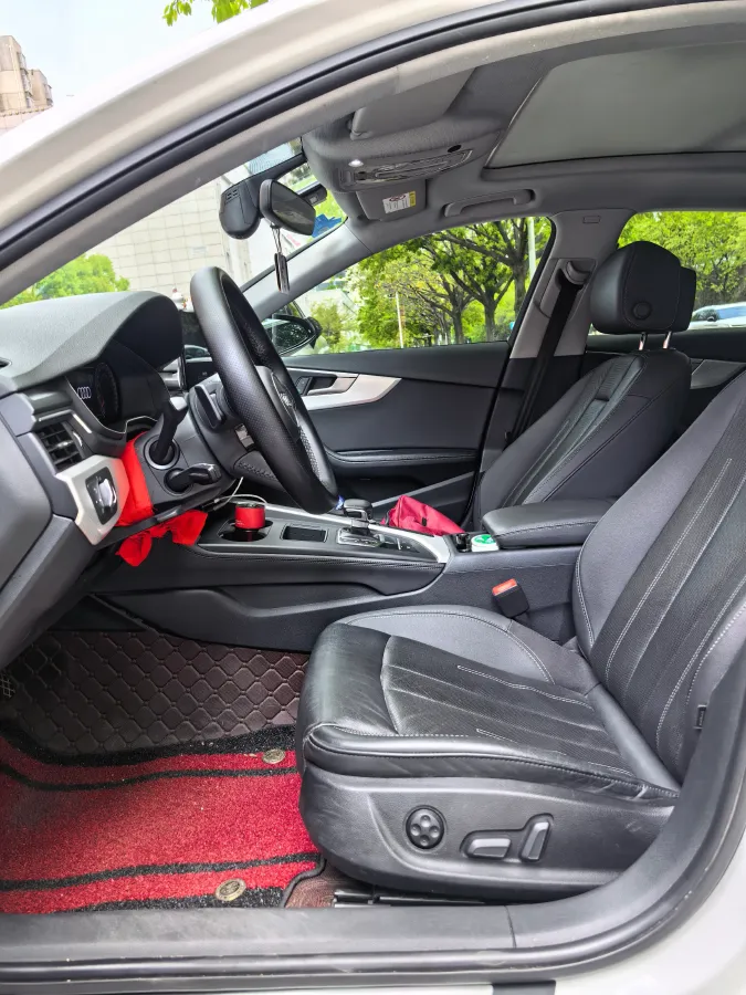 2020 Audi A4L 2.0T 190HP L4 7DCT,autocango,china used car exporter,china ev exporter,chinese used car exporter,chinese used ev exporter