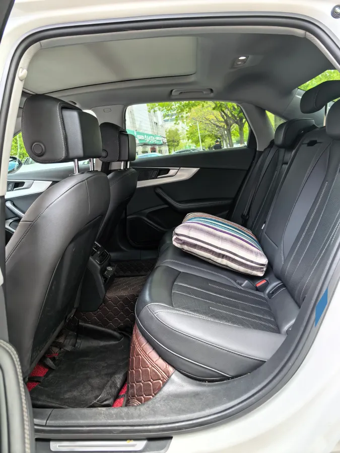 2020 Audi A4L 2.0T 190HP L4 7DCT,autocango,china used car exporter,china ev exporter,chinese used car exporter,chinese used ev exporter