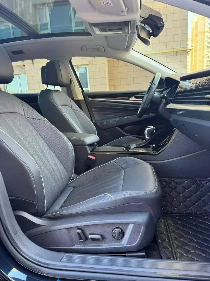 2025 Volkswagen Passat 2.0T 220HP L4 7DCT,autocango,china used car exporter,china ev exporter,chinese used car exporter,chinese used ev exporter