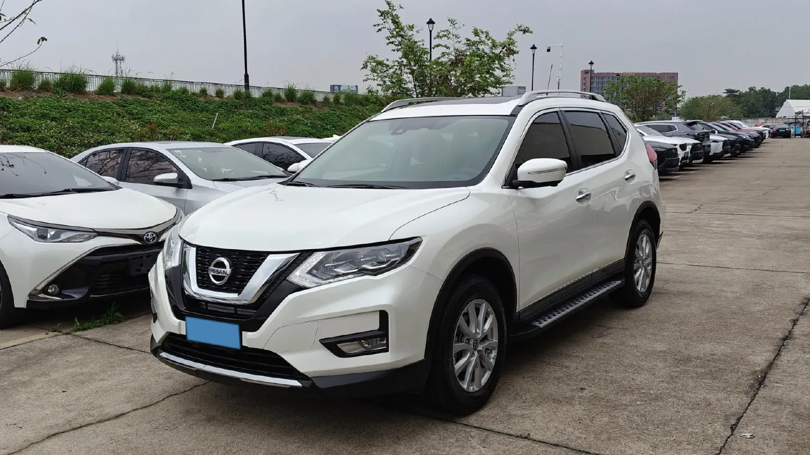2022 Nissan X-Trail 2.0L 151HP L4 CVT,autocango,china used car exporter,china ev exporter,chinese used car exporter,chinese used ev exporter