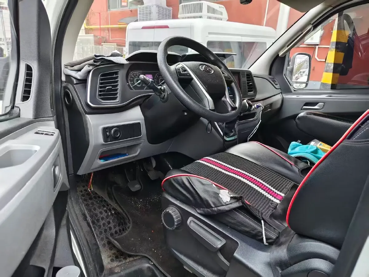 2019 MAXUS XinTu V80 2.5T 136HP L4 6MT,autocango,china used car exporter,china ev exporter,chinese used car exporter,chinese used ev exporter