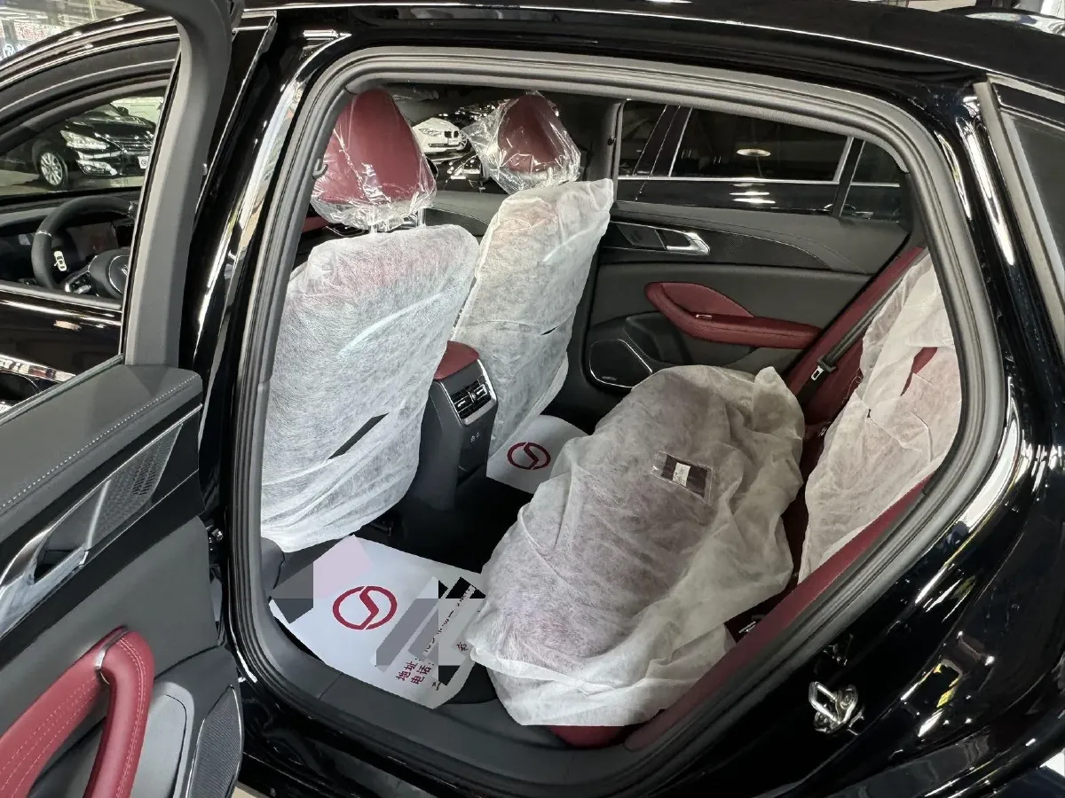 2025 HongQi H5 1.5T 169HP L4 7DCT,autocango,china used car exporter,china ev exporter,chinese used car exporter,chinese used ev exporter