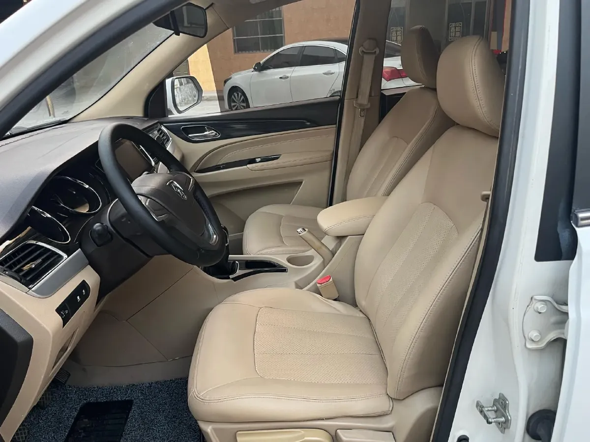 2016 BaoJun 730 1.5L 112HP L4 5MT,autocango,china used car exporter,china ev exporter,chinese used car exporter,chinese used ev exporter