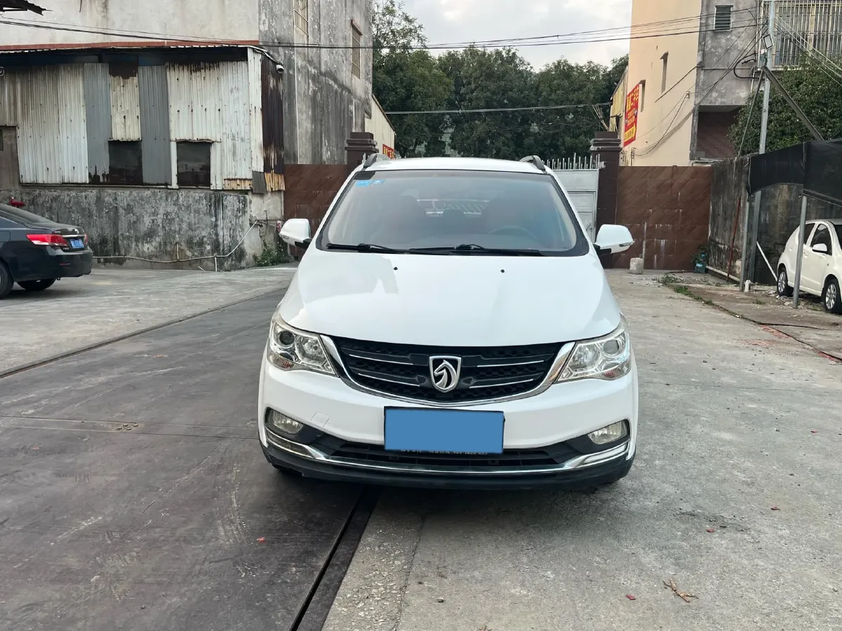 2016 BaoJun 730 1.5L 112HP L4 5MT,autocango,china used car exporter,china ev exporter,chinese used car exporter,chinese used ev exporter