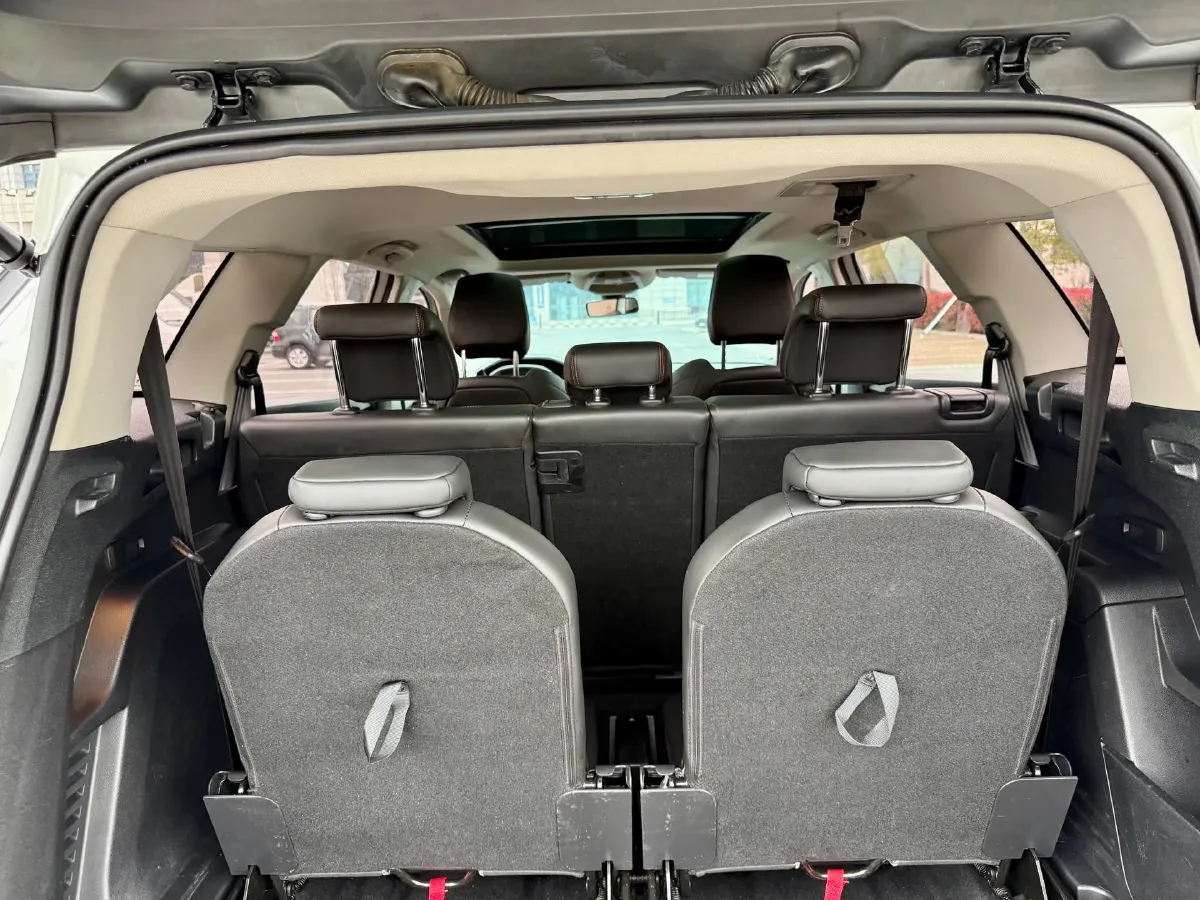 2019 Peugeot 5008 1.6T 170HP L4 6AT,autocango,china used car exporter,china ev exporter,chinese used car exporter,chinese used ev exporter