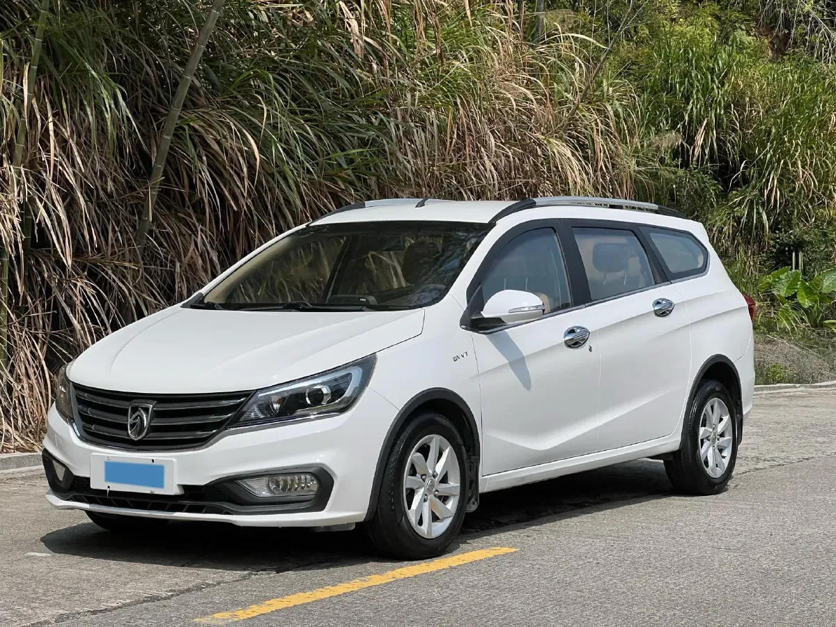 2017 BaoJun 310W 1.5L 112HP L4 6MT,autocango,china used car exporter,china ev exporter,chinese used car exporter,chinese used ev exporter
