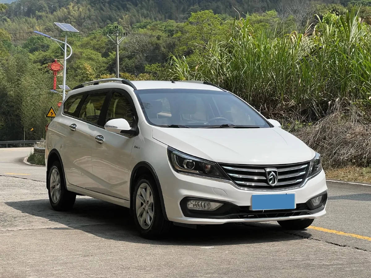 2017 BaoJun 310W 1.5L 112HP L4 6MT,autocango,china used car exporter,china ev exporter,chinese used car exporter,chinese used ev exporter