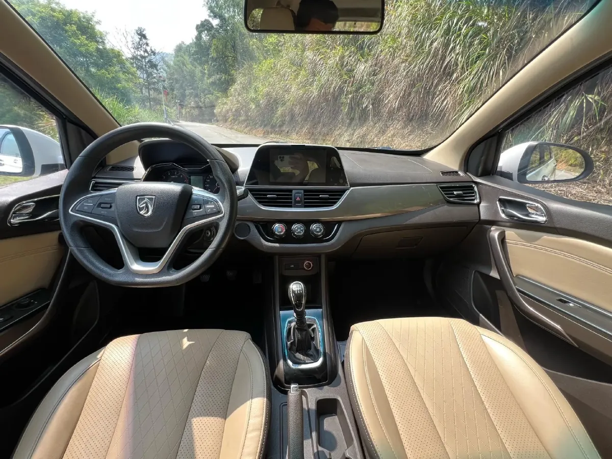 2017 BaoJun 310W 1.5L 112HP L4 6MT,autocango,china used car exporter,china ev exporter,chinese used car exporter,chinese used ev exporter