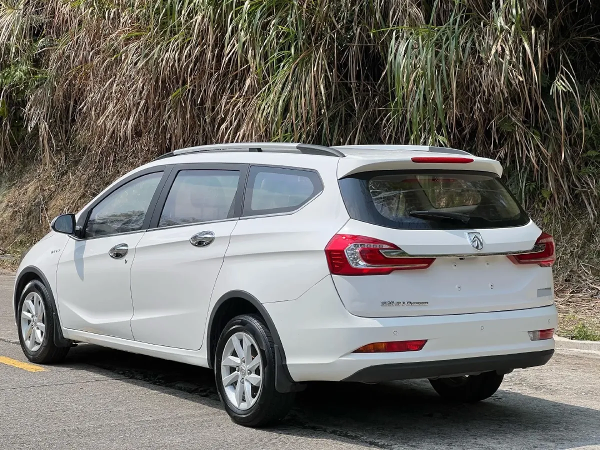 2017 BaoJun 310W 1.5L 112HP L4 6MT,autocango,china used car exporter,china ev exporter,chinese used car exporter,chinese used ev exporter