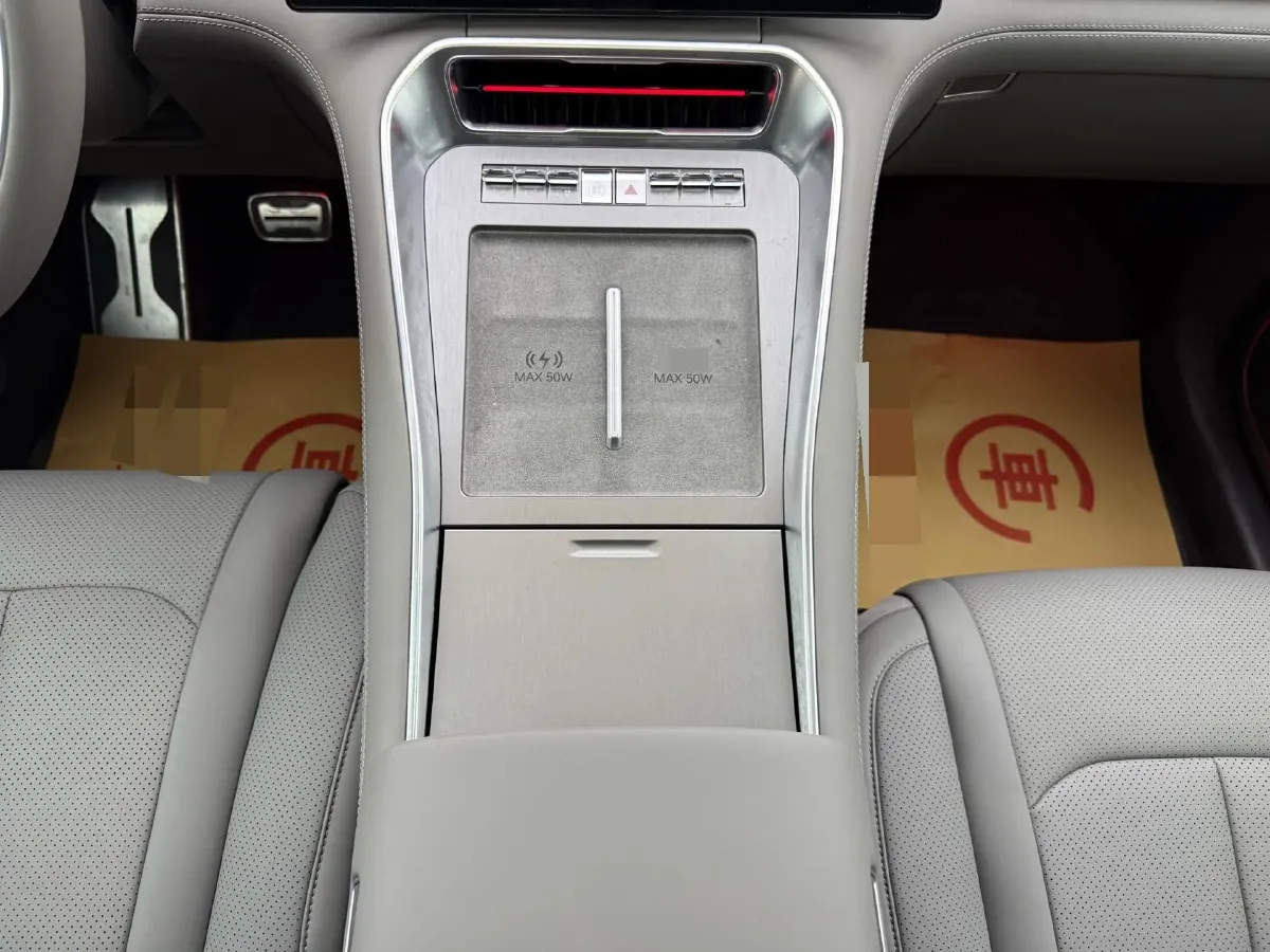 2025 Denza DenzaN9 2.0T 207HP L4 E-CVT PHEV,autocango,china used car exporter,china ev exporter,chinese used car exporter,chinese used ev exporter