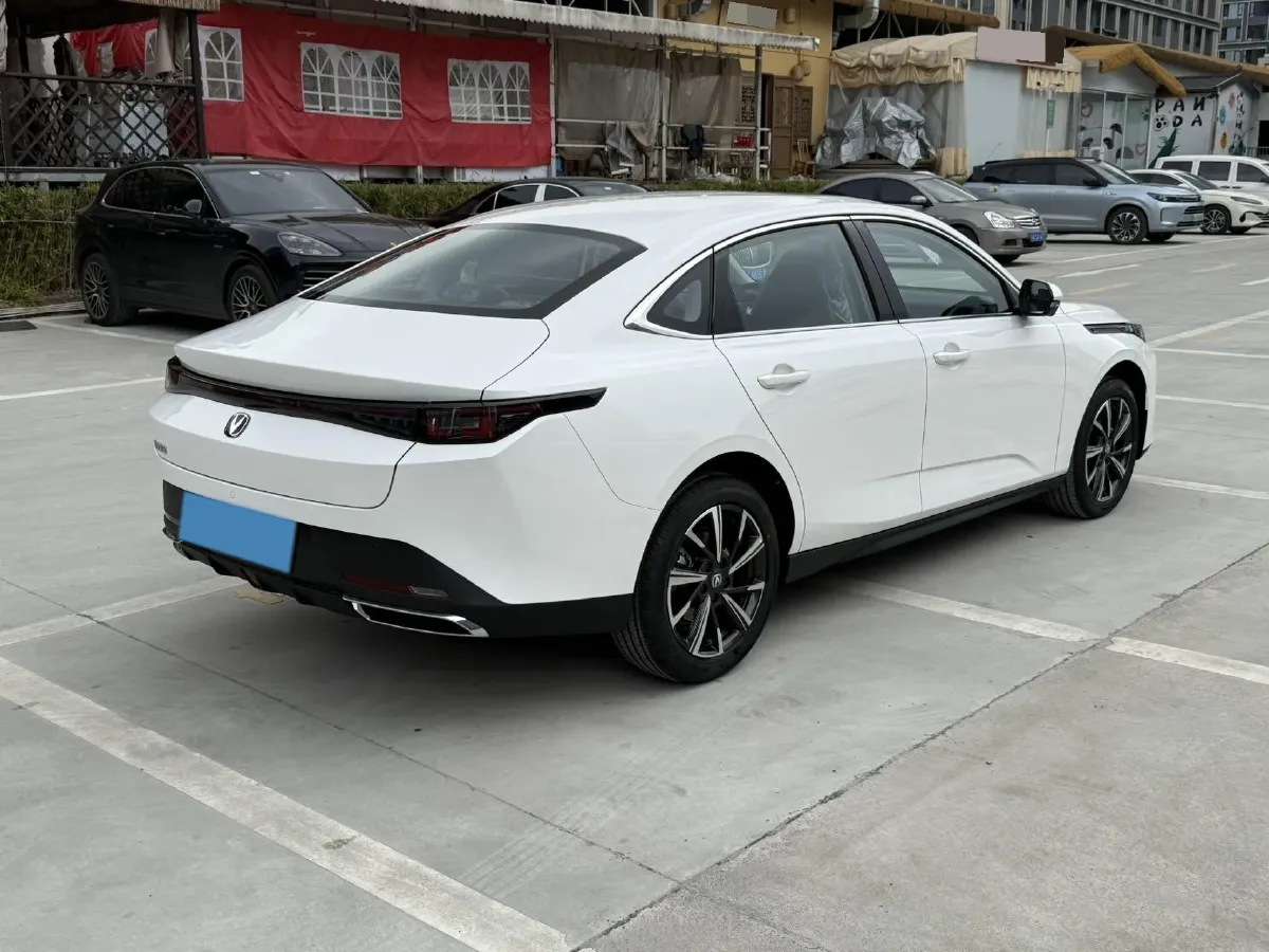 2025 ChangAn Eado 1.5T 192HP L4 7DCT,autocango,china used car exporter,china ev exporter,chinese used car exporter,chinese used ev exporter