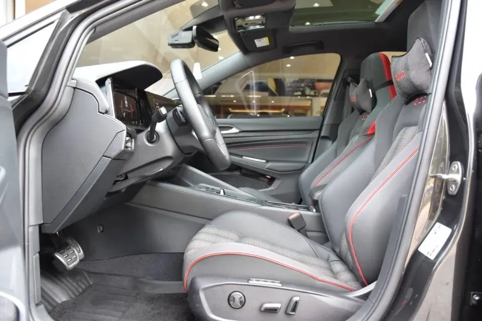 2023 Volkswagen GolfGTI 2.0T 220HP L4 7DCT,autocango,china used car exporter,china ev exporter,chinese used car exporter,chinese used ev exporter