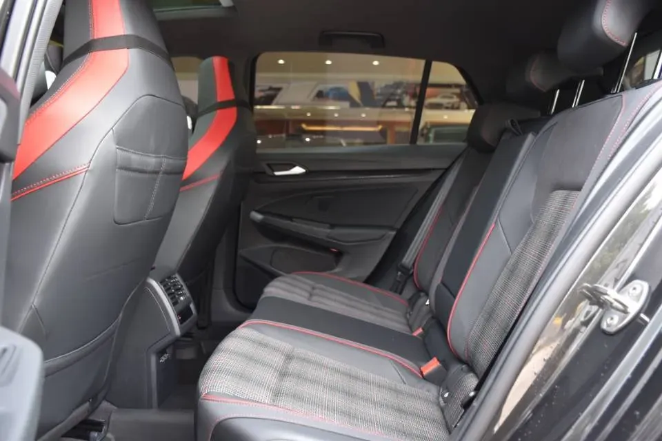 2023 Volkswagen GolfGTI 2.0T 220HP L4 7DCT,autocango,china used car exporter,china ev exporter,chinese used car exporter,chinese used ev exporter