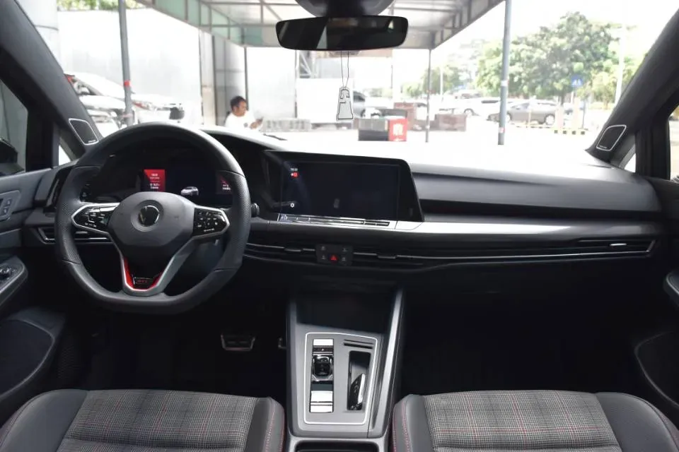 2023 Volkswagen GolfGTI 2.0T 220HP L4 7DCT,autocango,china used car exporter,china ev exporter,chinese used car exporter,chinese used ev exporter