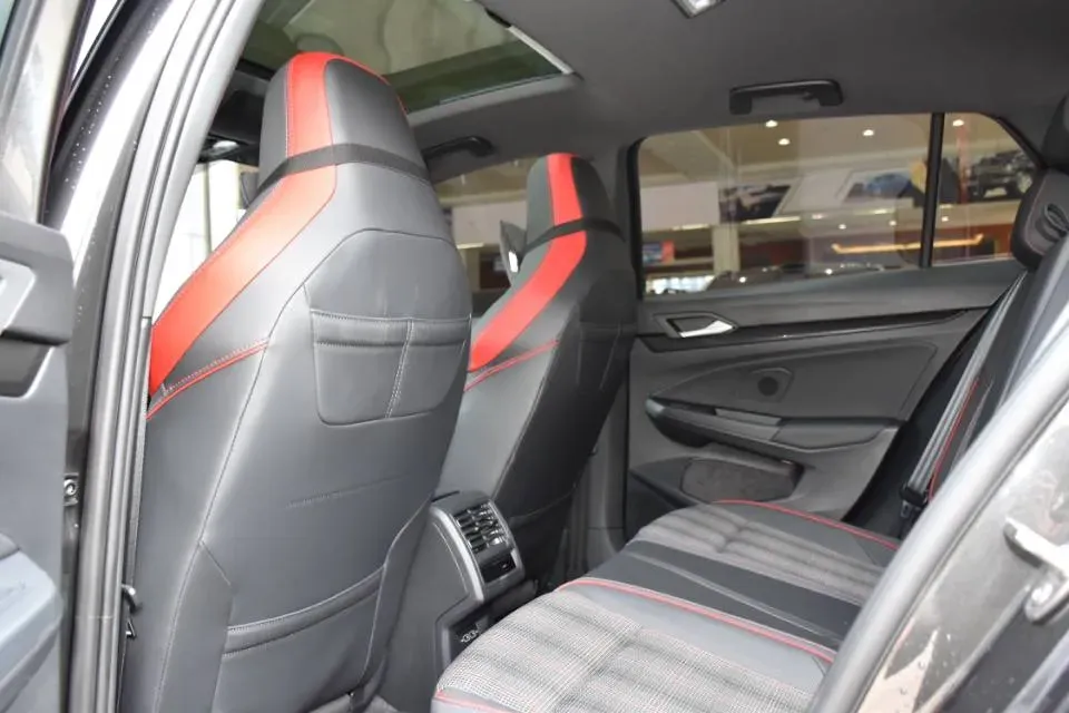 2023 Volkswagen GolfGTI 2.0T 220HP L4 7DCT,autocango,china used car exporter,china ev exporter,chinese used car exporter,chinese used ev exporter