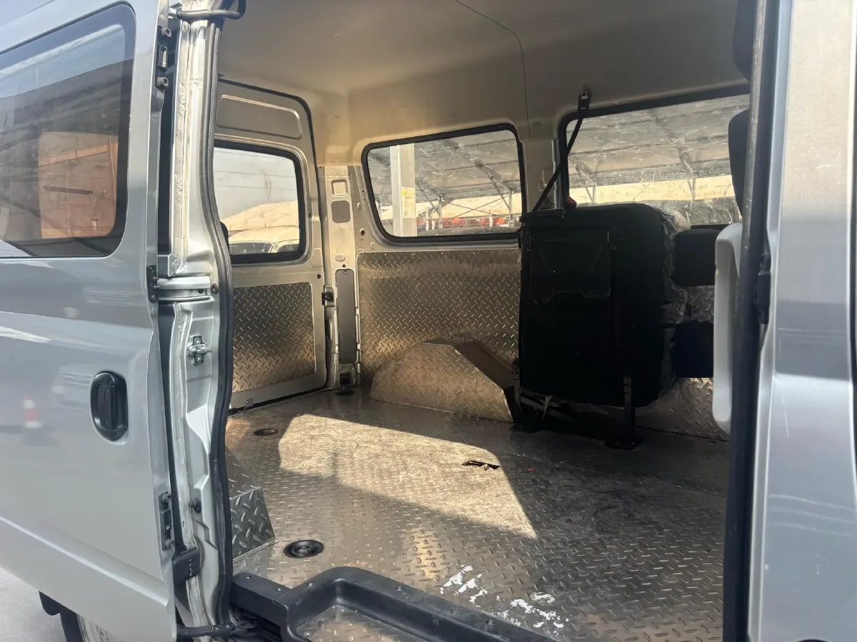 2020 MAXUS XinTu V80 2.5T 136HP L4 6MT,autocango,china used car exporter,china ev exporter,chinese used car exporter,chinese used ev exporter