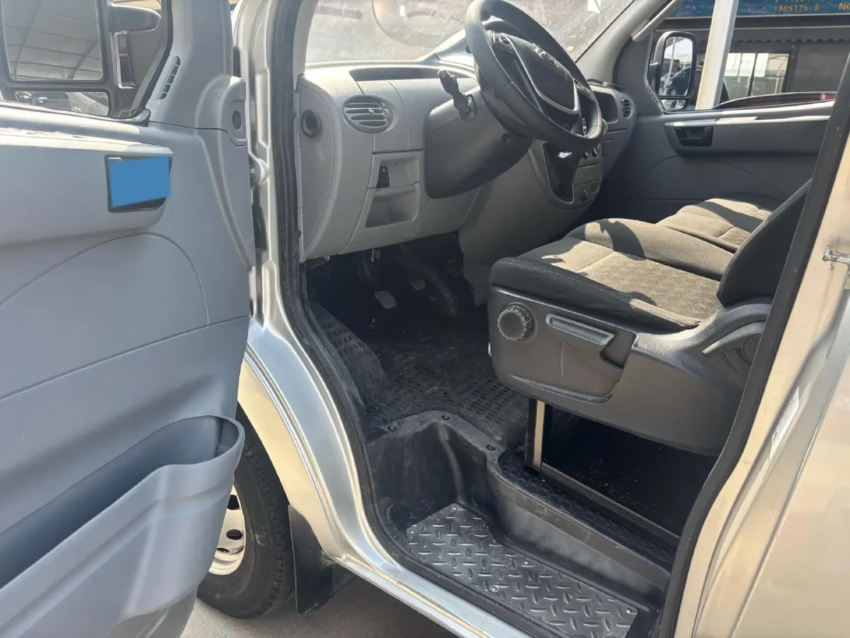 2020 MAXUS XinTu V80 2.5T 136HP L4 6MT,autocango,china used car exporter,china ev exporter,chinese used car exporter,chinese used ev exporter