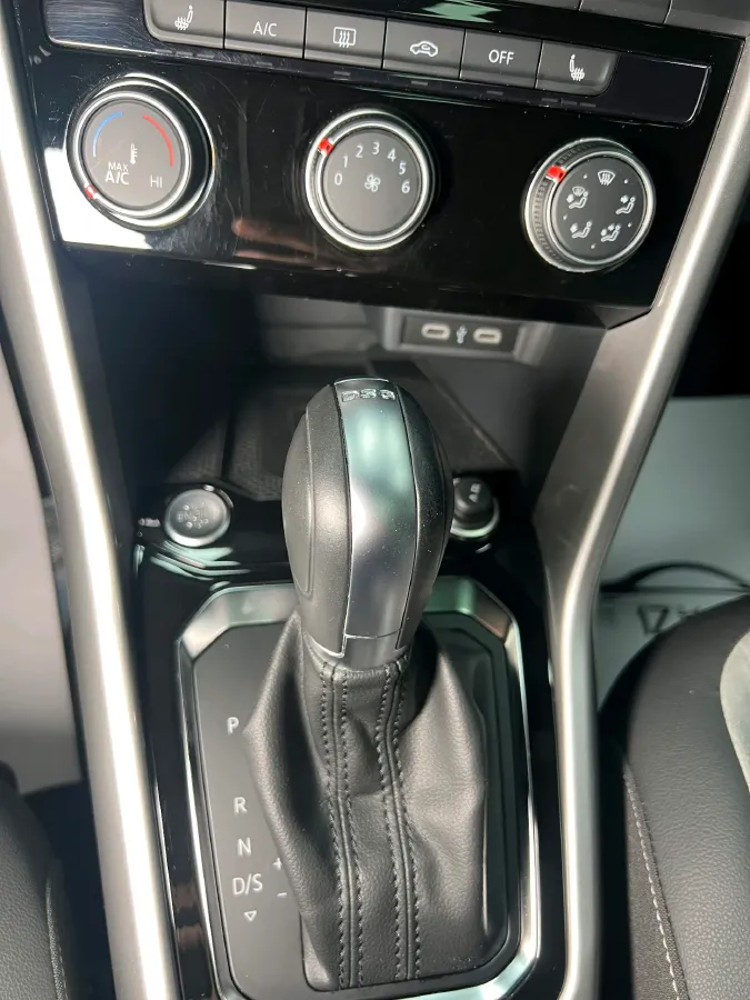 2021 Volkswagen T-Roc 1.4T 150HP L4 7DCT,autocango,china used car exporter,china ev exporter,chinese used car exporter,chinese used ev exporter