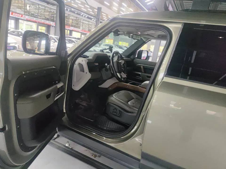 2020 Land Rover Defender 3.0T 400HP L6 8AT,autocango,china used car exporter,china ev exporter,chinese used car exporter,chinese used ev exporter
