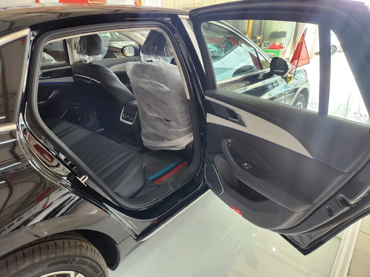 2025 HongQi H5 1.5T 150HP L4 1DHT PHEV,autocango,china used car exporter,china ev exporter,chinese used car exporter,chinese used ev exporter