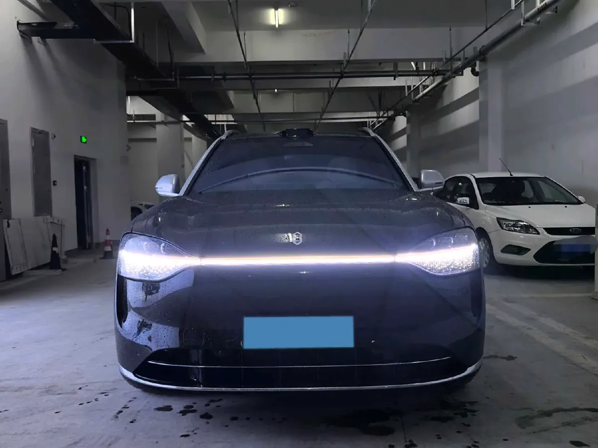 2025 AITO AITO M9 REEV 160HP REEV 52KWH,autocango,china used car exporter,china ev exporter,chinese used car exporter,chinese used ev exporter