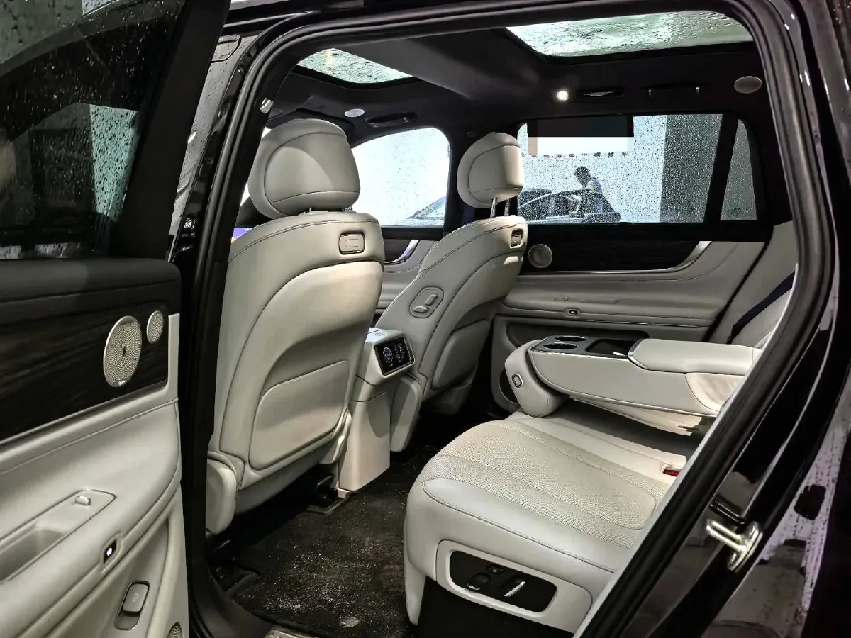 2025 AITO AITO M9 REEV 160HP REEV 52KWH,autocango,china used car exporter,china ev exporter,chinese used car exporter,chinese used ev exporter